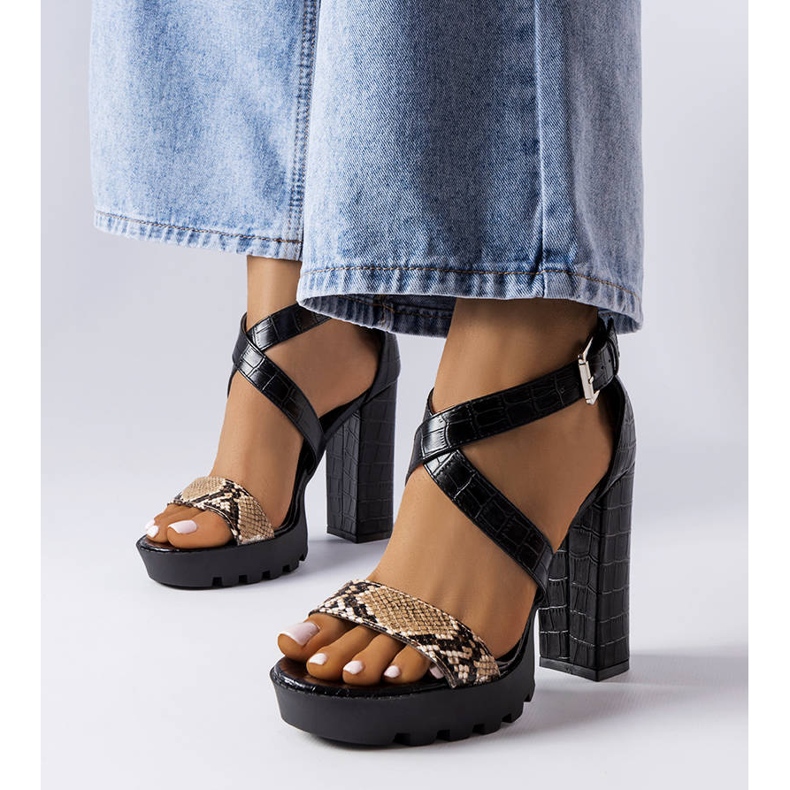 Barna kígyómintás szandál a Trépanier márkától 1