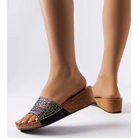 A márka fekete ékszandálja Elitha 1