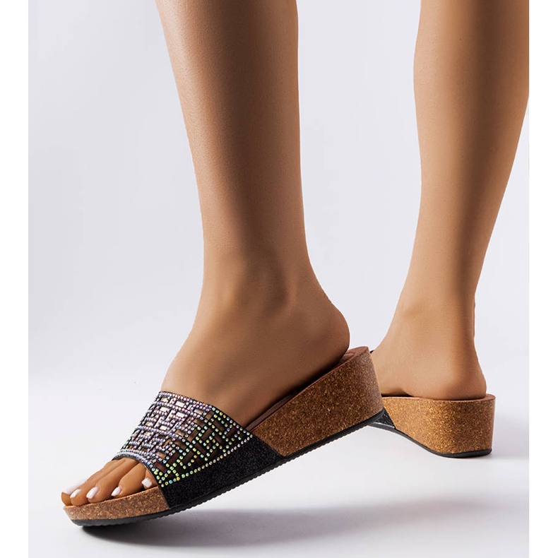 A márka fekete ékszandálja Elitha 1