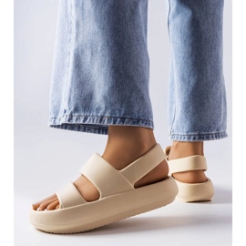 Émond bézs szandál 1