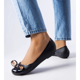 Fekete, harlingeni masnival díszített balerinák 1