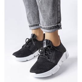 Fekete tornacipő rugalmas felsőrésszel a Legnago-tól 1