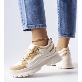 Barna alacsony talpú cipőn keresztül protektorral bézs 1