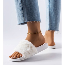 BM A Raffaele fehér szőrmezős csúszdái 2 BM A Raffaele fehér szőrmezős csúszdái 2