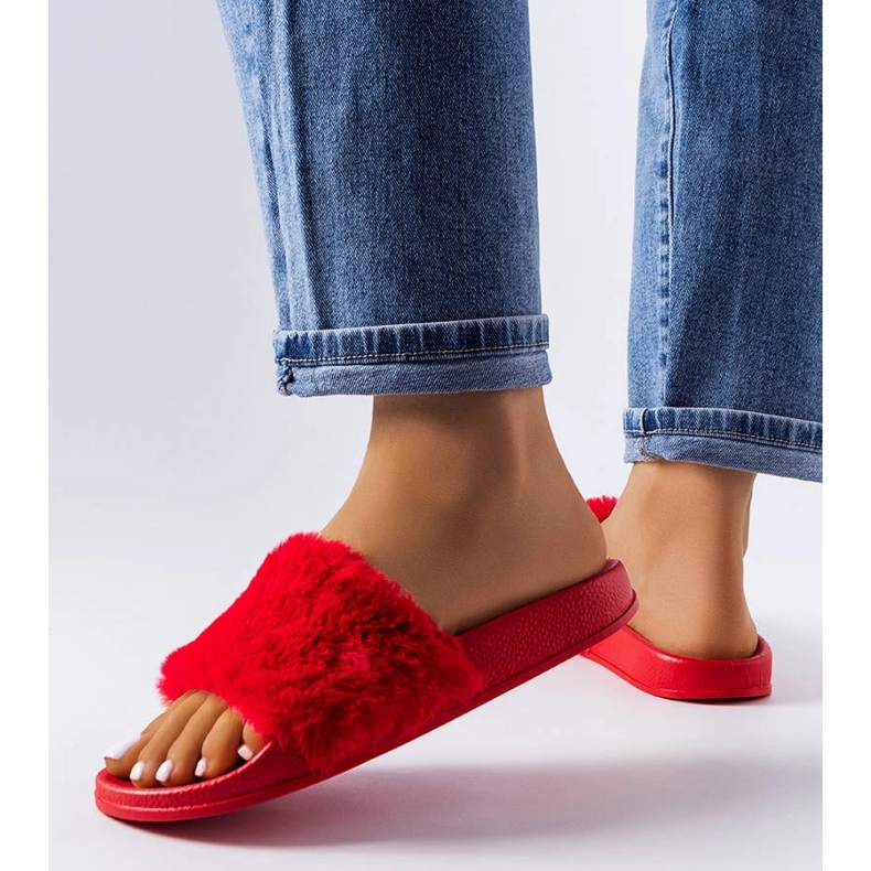 Piros szőrmés csúszdák a Raffaele-től 1