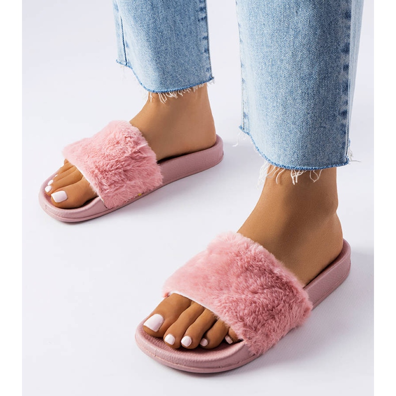 Rózsaszín prémes csúszdák a Raffaele-től 1