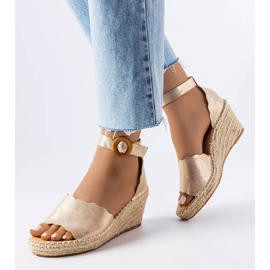 Evento Turcotte arany ék alakú espadrillák aranysárga 1 Evento Turcotte arany ék alakú espadrillák aranysárga 1