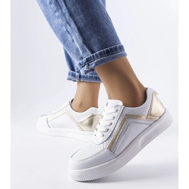 A Gilles fehér bőrcipője perforációval 1