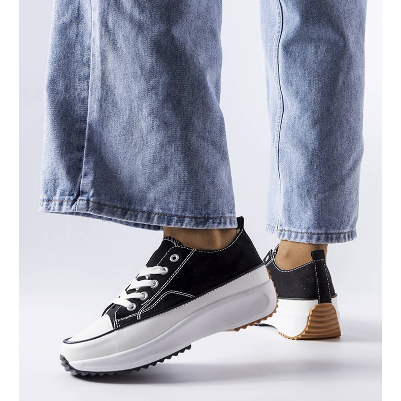 Fekete sportcipők a McKeylor platformon 1