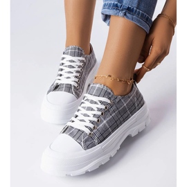 Szürke kockás tornacipő a McKeylortól 1