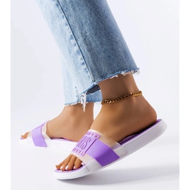 Lila gumipapucs Párizsból 1