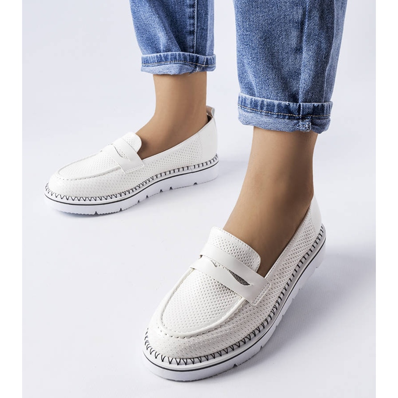 A márka fehér perforált cipője Bloomsburg 1