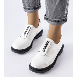 Legget fehér lakkbőr cipő 1