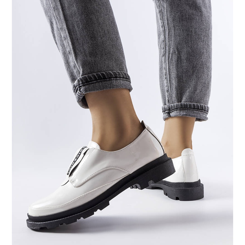 Legget fehér lakkbőr cipő 2