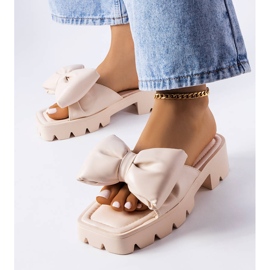 Bézs színű traktortalp a Bossétól 1