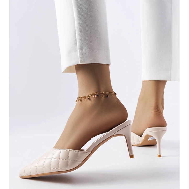 Bézs steppelt papucsok a Lambert-től 1