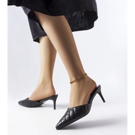 Fekete steppelt flip-flop a Lambert-től 1