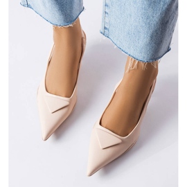 Gougeon bézs színű alacsony sarkú szandál 1