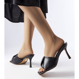 Fekete elegáns papucs a Birch tűn 1