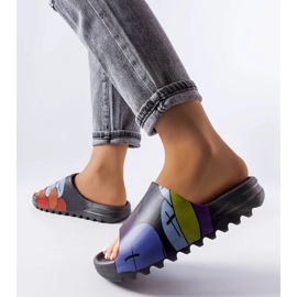 Fekete csúszdák futófelülettel és nyomatokkal 2