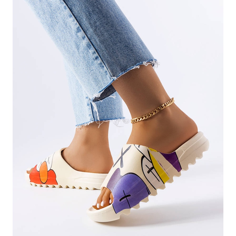 Bézs csúszdák futófelülettel és nyomatokkal 2