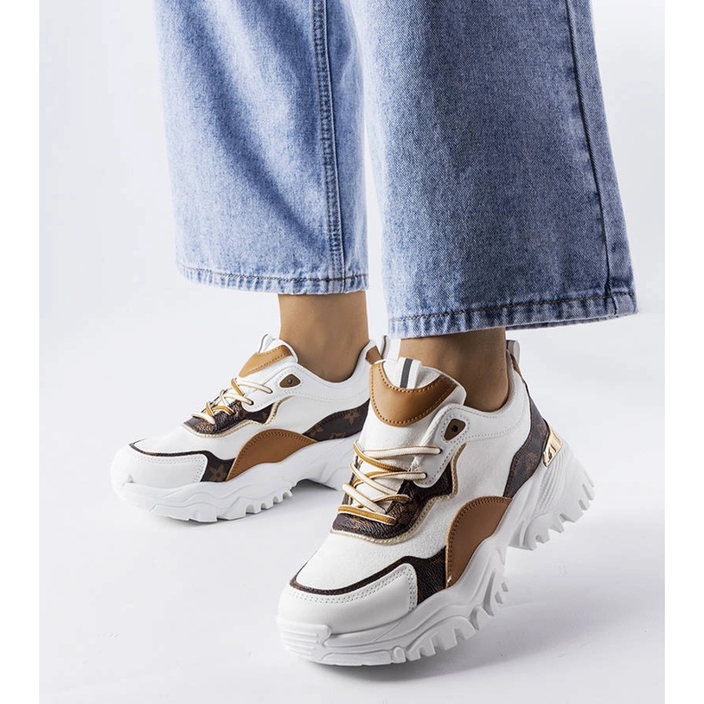 Alta fehér tornacipő szabálytalan talpon 1