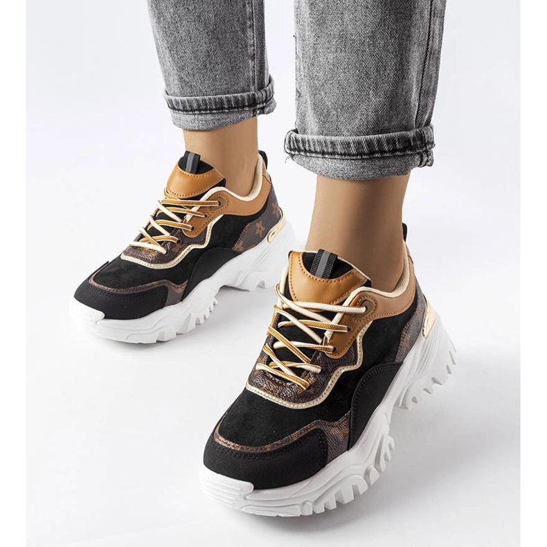 Alta fekete tornacipő szabálytalan talpon 1