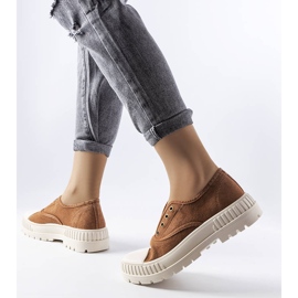 Barna tornacipő a Waltontól 1