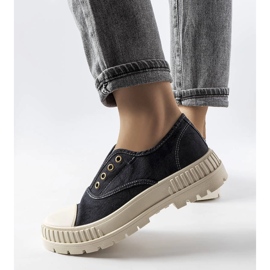 Fekete tornacipő a Waltontól 1