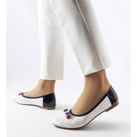 Fehér áttört balerinák Tisser masnival 1 Fehér áttört balerinák Tisser masnival 1