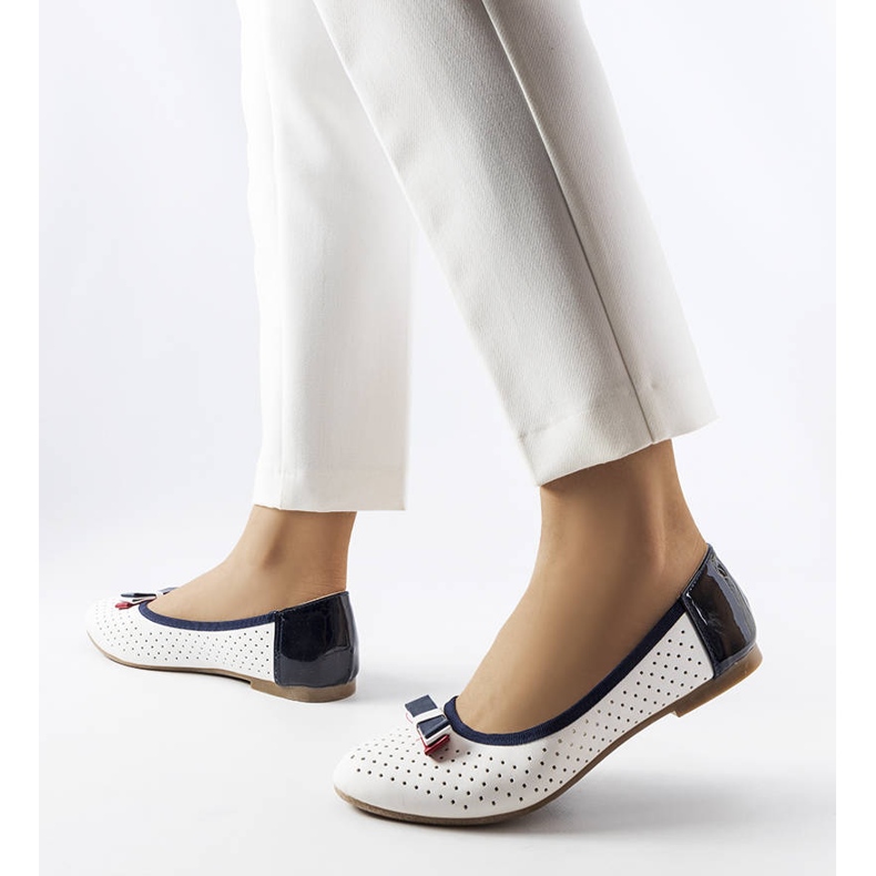 Fehér áttört balerinák Tisser masnival 1 Fehér áttört balerinák Tisser masnival 1