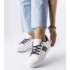 Inna Fehér tornacipő díszített felsőrésszel a Saurioltól 1