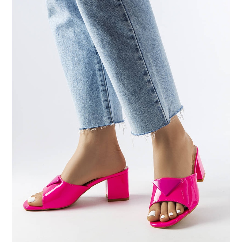 Rózsaszínre lakkozott Branch oszlopos csúszkák 1