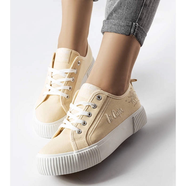 Lee Cooper LCW-23-31-1808L bézs színű tornacipő 1