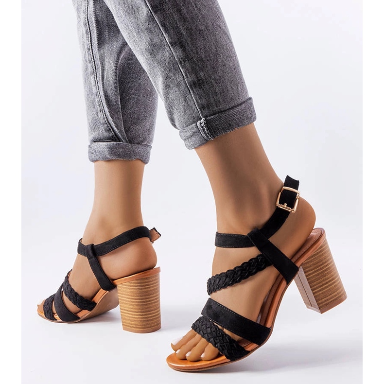 Evento Fekete szandál fonott pánttal az Octave márkától 1