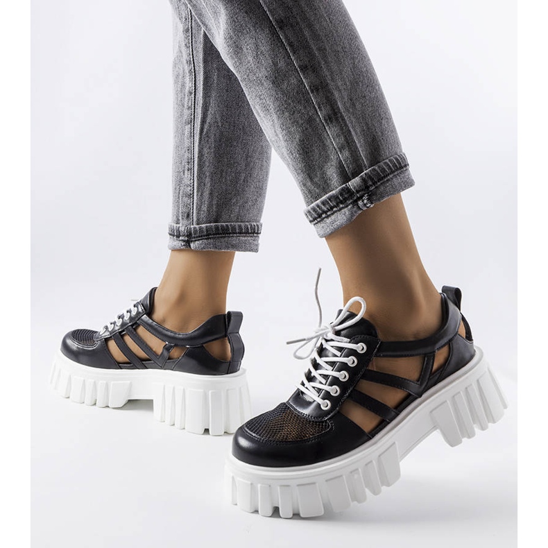 Fekete brogues masszív Emaline talppal 2