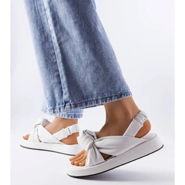 A márka fehér szandálja Clarice 1 A márka fehér szandálja Clarice 1