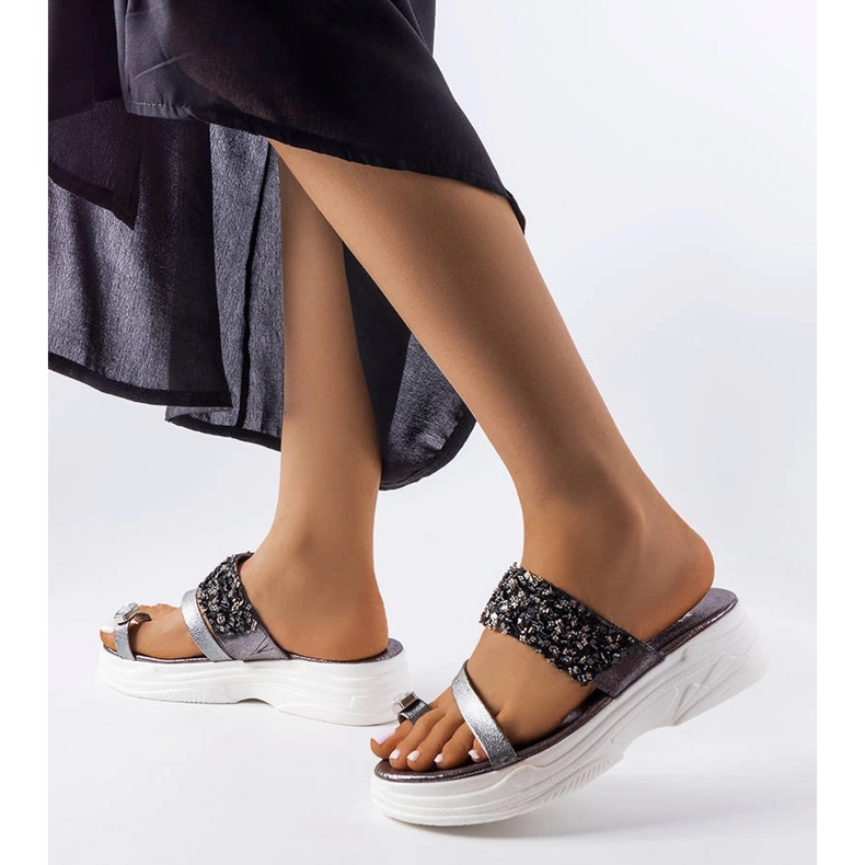 Szürke flip-flop ékszerdíszítéssel a Cotilde-tól ezüst 1