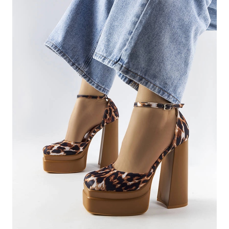 Barna magas sarkú pumpák a Romines márkától 1