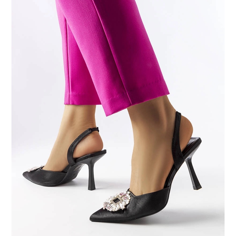 Dearborn fekete pumpák strasszokkal 1