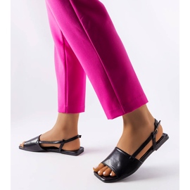 Fekete négyszögletes orrú szandál a Locust márkától 1