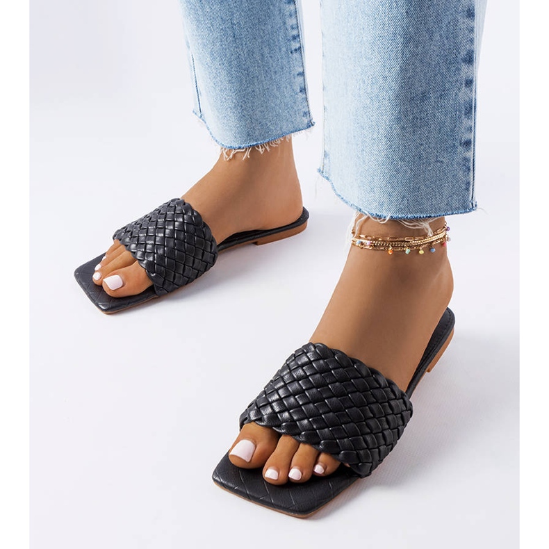 Aranylevelű fekete szőtt csúszdák 1