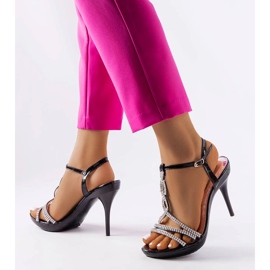 Angélil fekete strasszból készült tűsarkú szandál 1