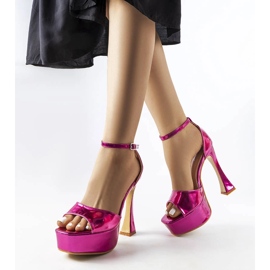 Rózsaszín lakkos magas sarkú szandál Illinoisból 1