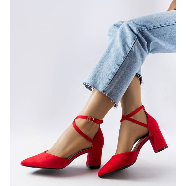 Piros szivattyúk a Bensalem postán 1