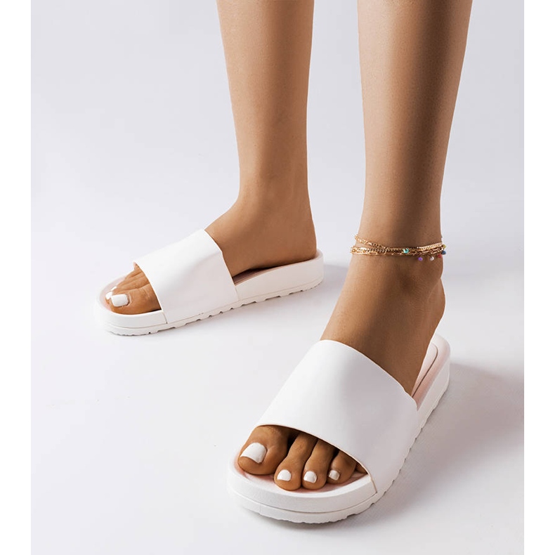 Inna A Sabourin fehér gumi csúszdái 1