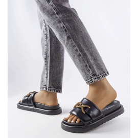 Fekete platformszandál a Frédérique márkától 2