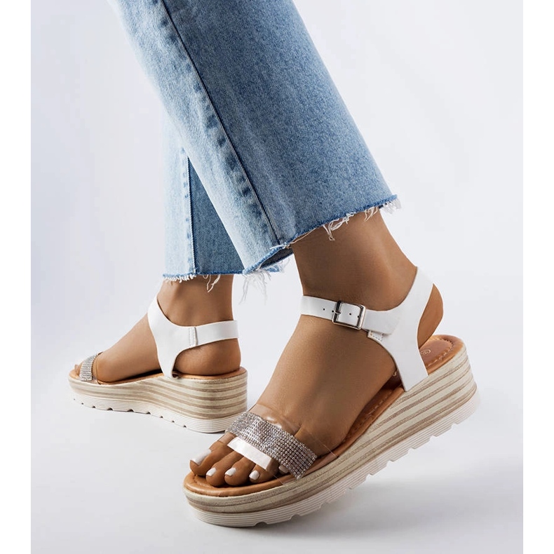 Bussière fehér ékszandál 1