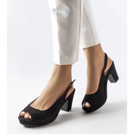 Fekete blokk szandál a Dionne márkától 1