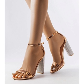 Pezsgős szandál dekoratív Rette oszlopon aranysárga 1